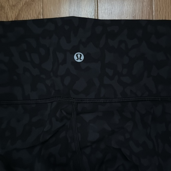 Lululemon | Align Black Cheetah Cropped Leggings | size 6 - Picture 5 of 6